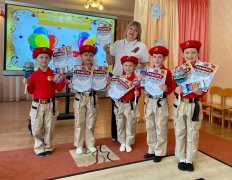 Награждение маленьких патриотов